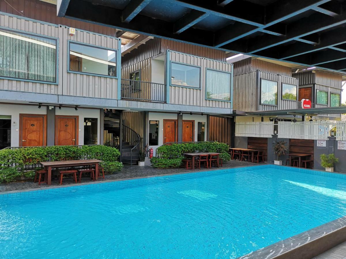 Kluang Container Swimming Pool Hotel Dış mekan fotoğraf