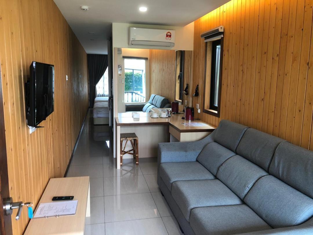 Kluang Container Swimming Pool Hotel Dış mekan fotoğraf