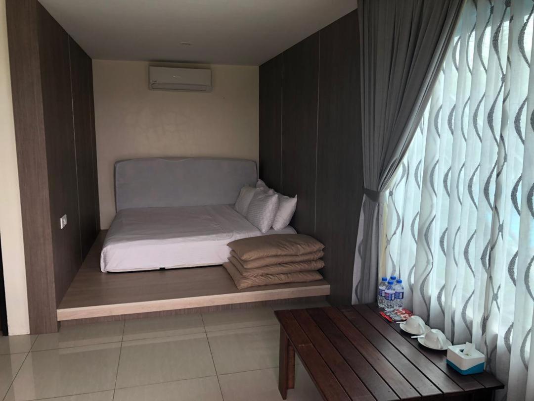 Kluang Container Swimming Pool Hotel Dış mekan fotoğraf