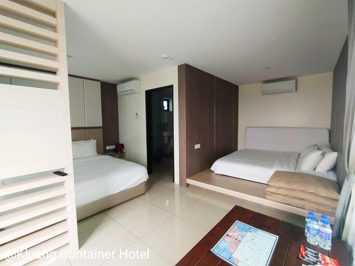 Kluang Container Swimming Pool Hotel Dış mekan fotoğraf