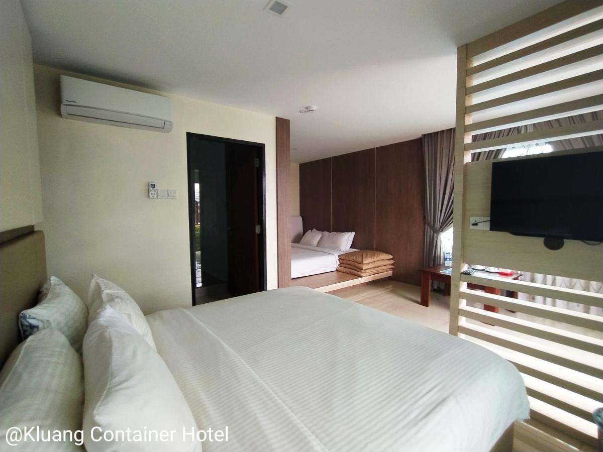 Kluang Container Swimming Pool Hotel Dış mekan fotoğraf